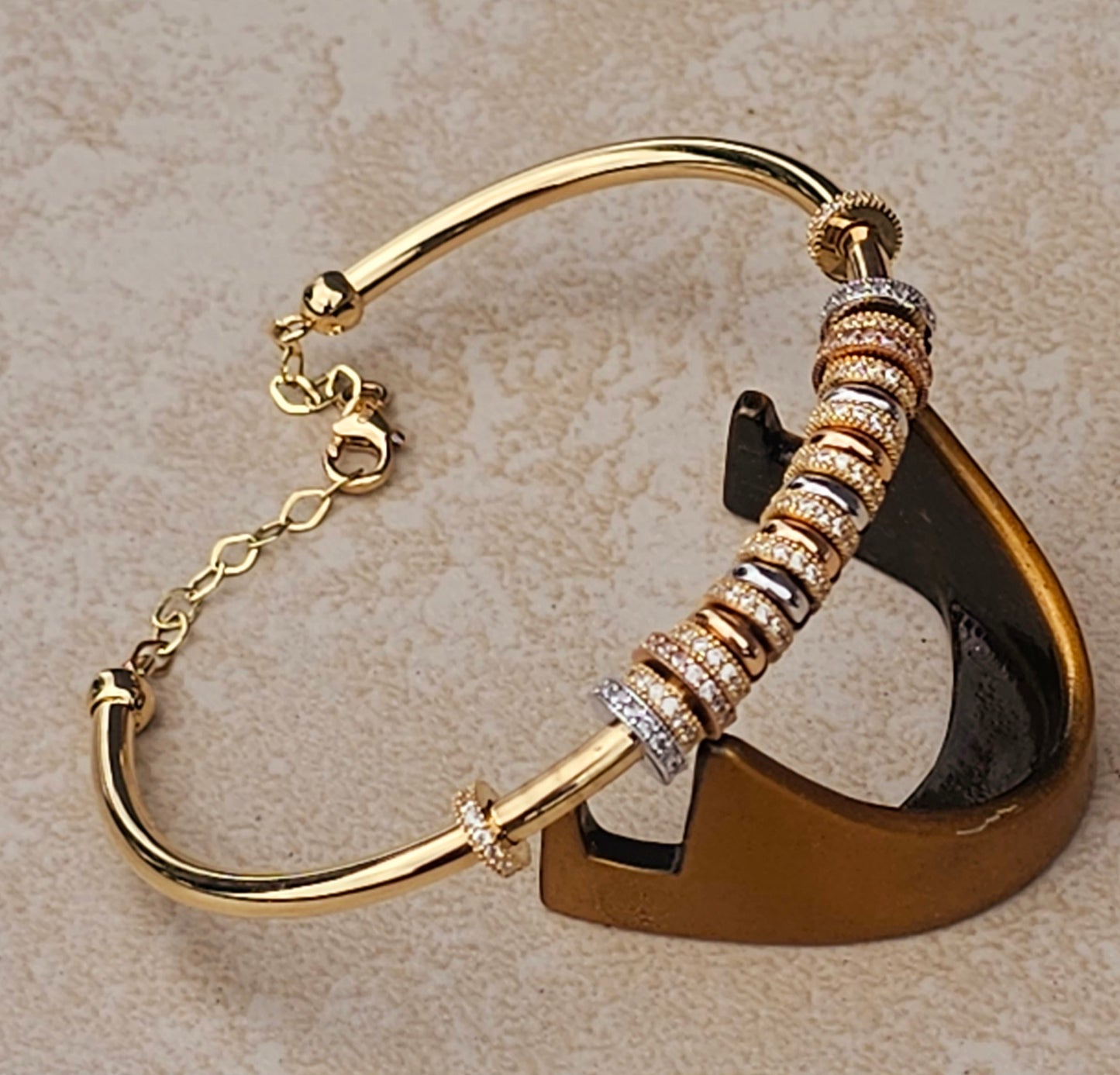 Punera Cuff con dijes movibles