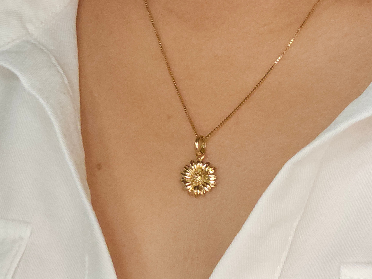 Veneciana Necklace with Sunflower Pendant.