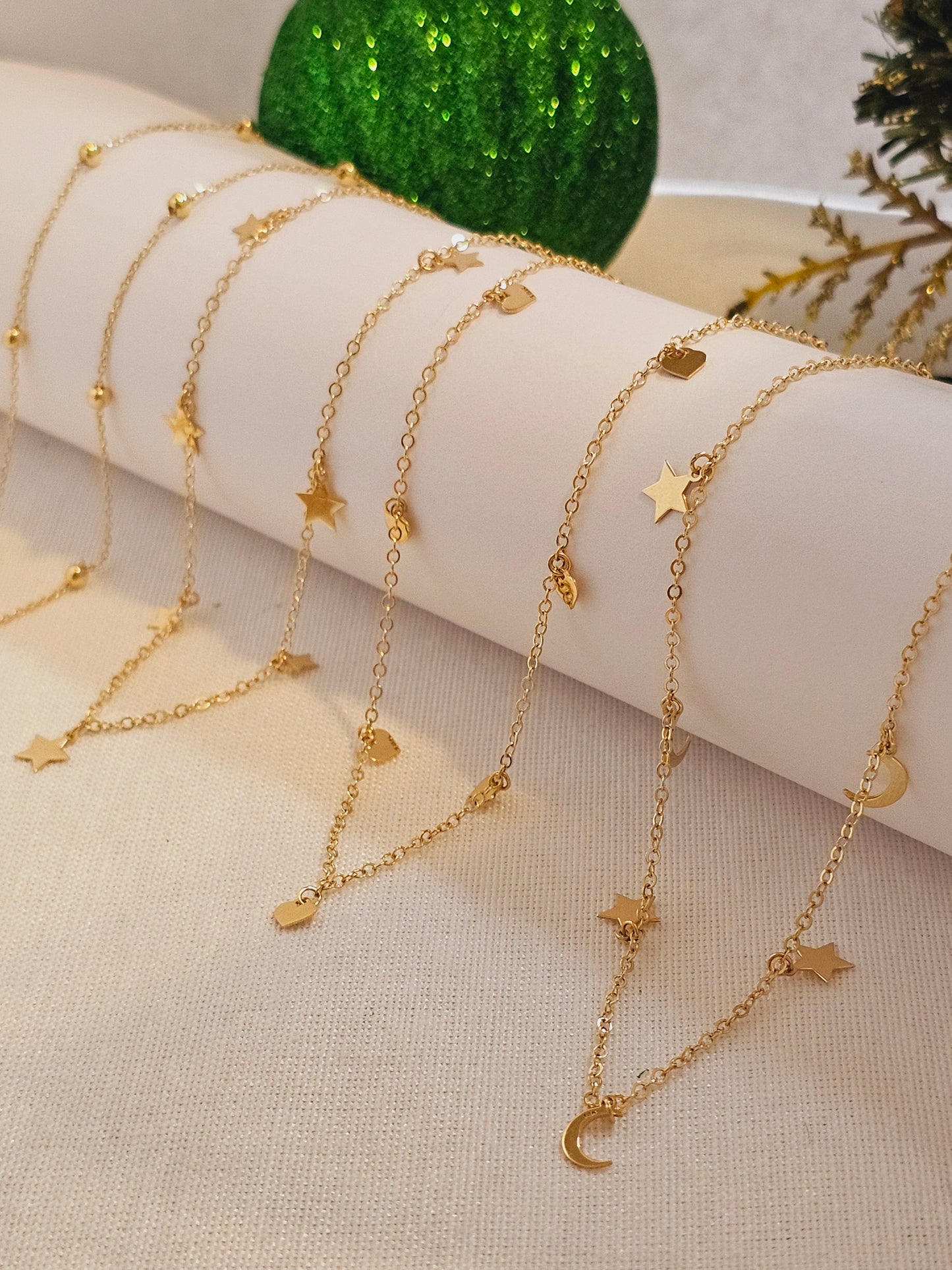 Chain choker with spheres