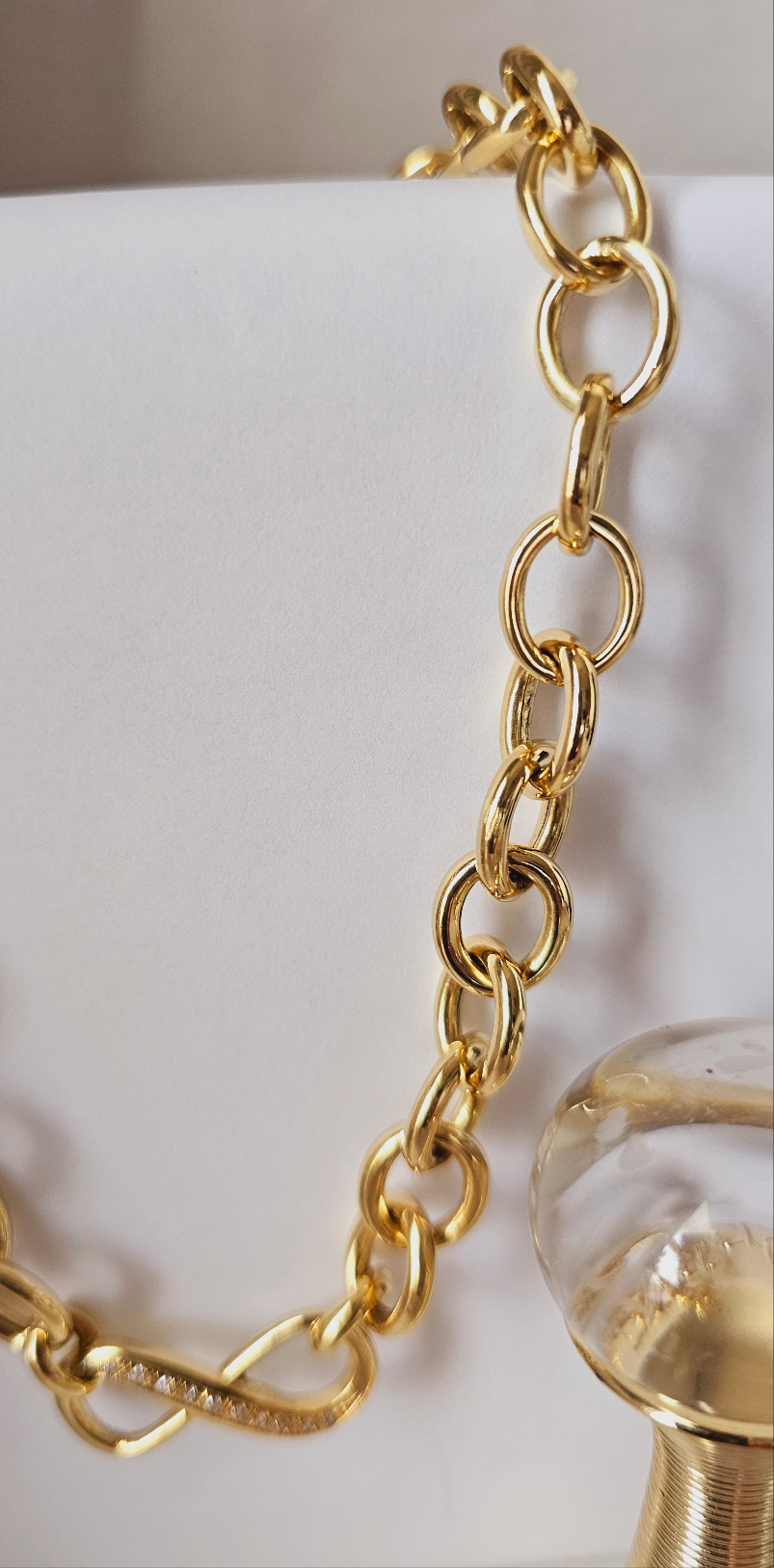 Chain with hoops and infinity pendant for women in 18k gold