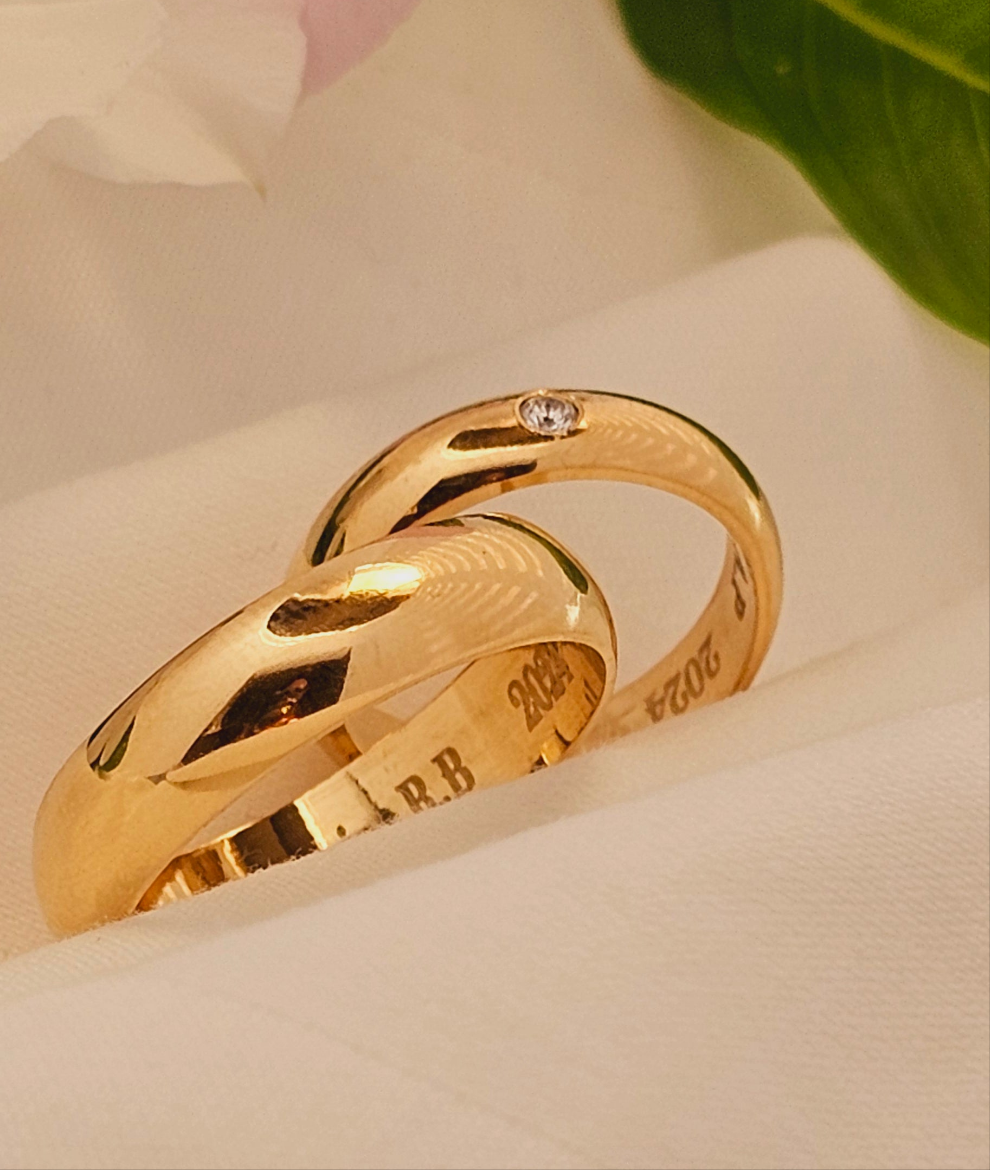 18k solid gold wedding rings matrimonio set, with diamond lab.