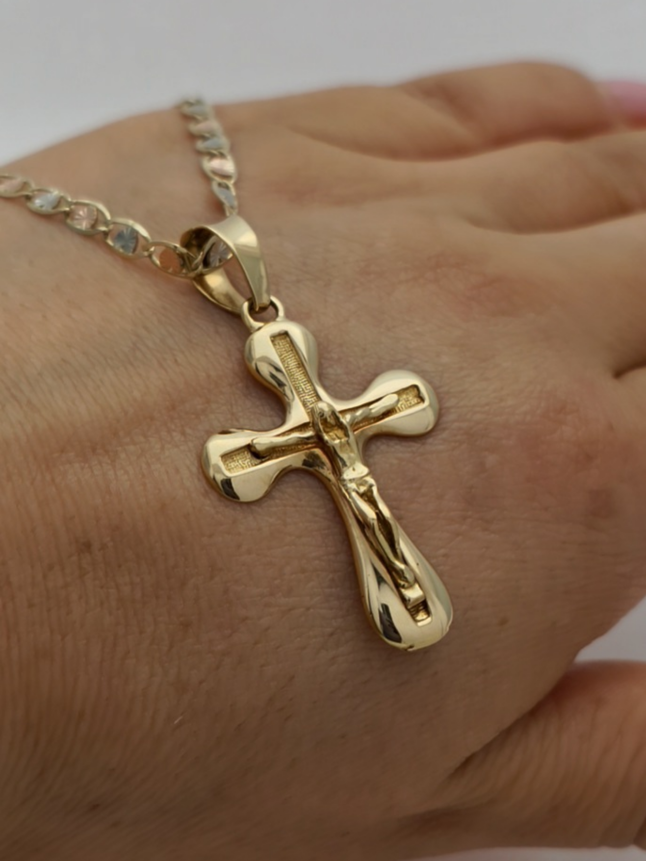 Cross pendant gold 18k