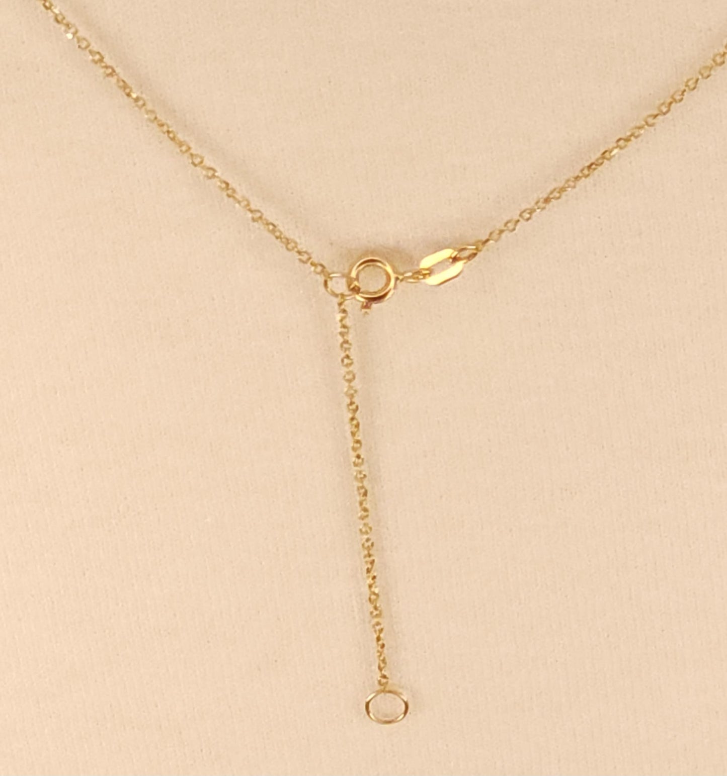 Necklace Mandala with 3 leaves.