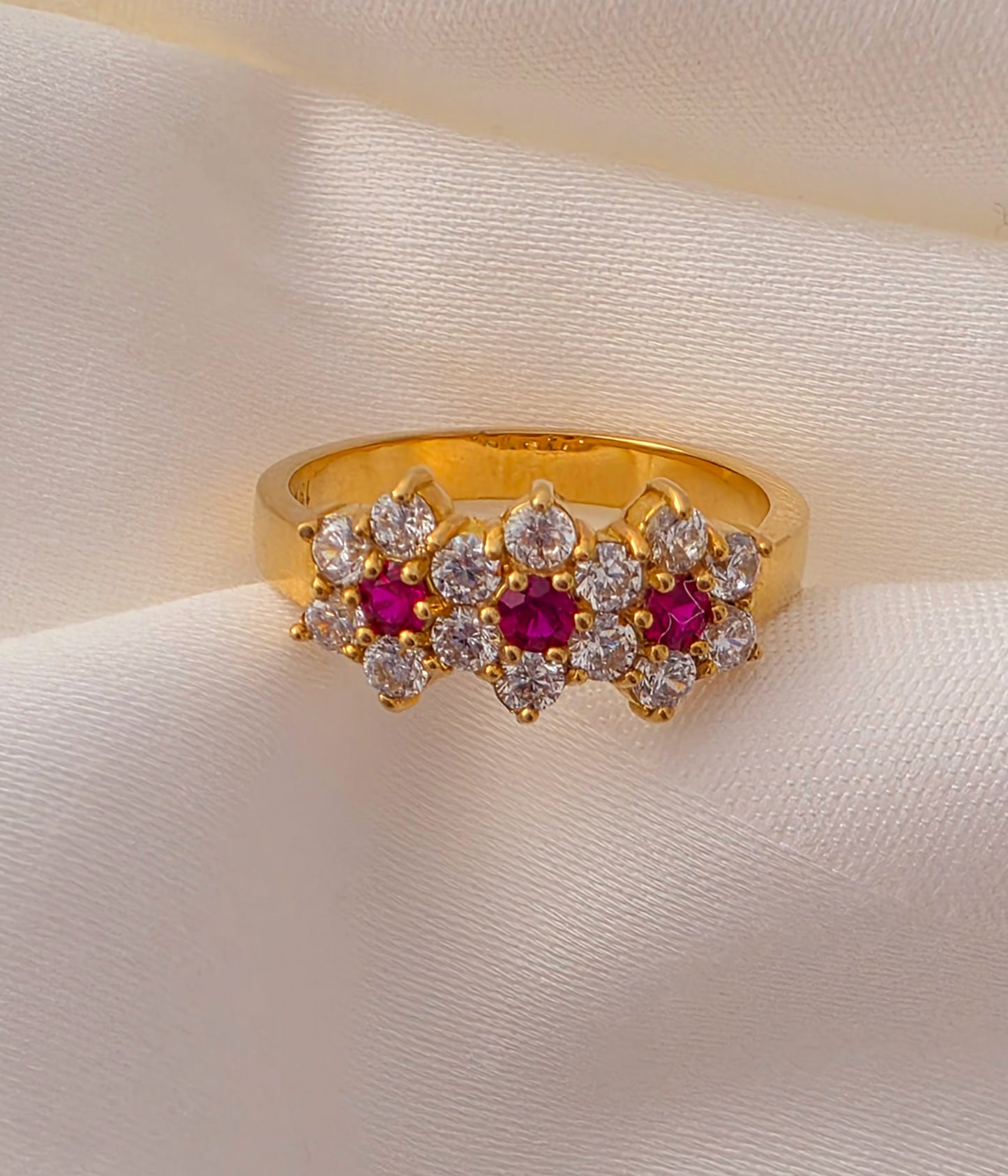 Ring of clusters of stones in the shape of a rosette