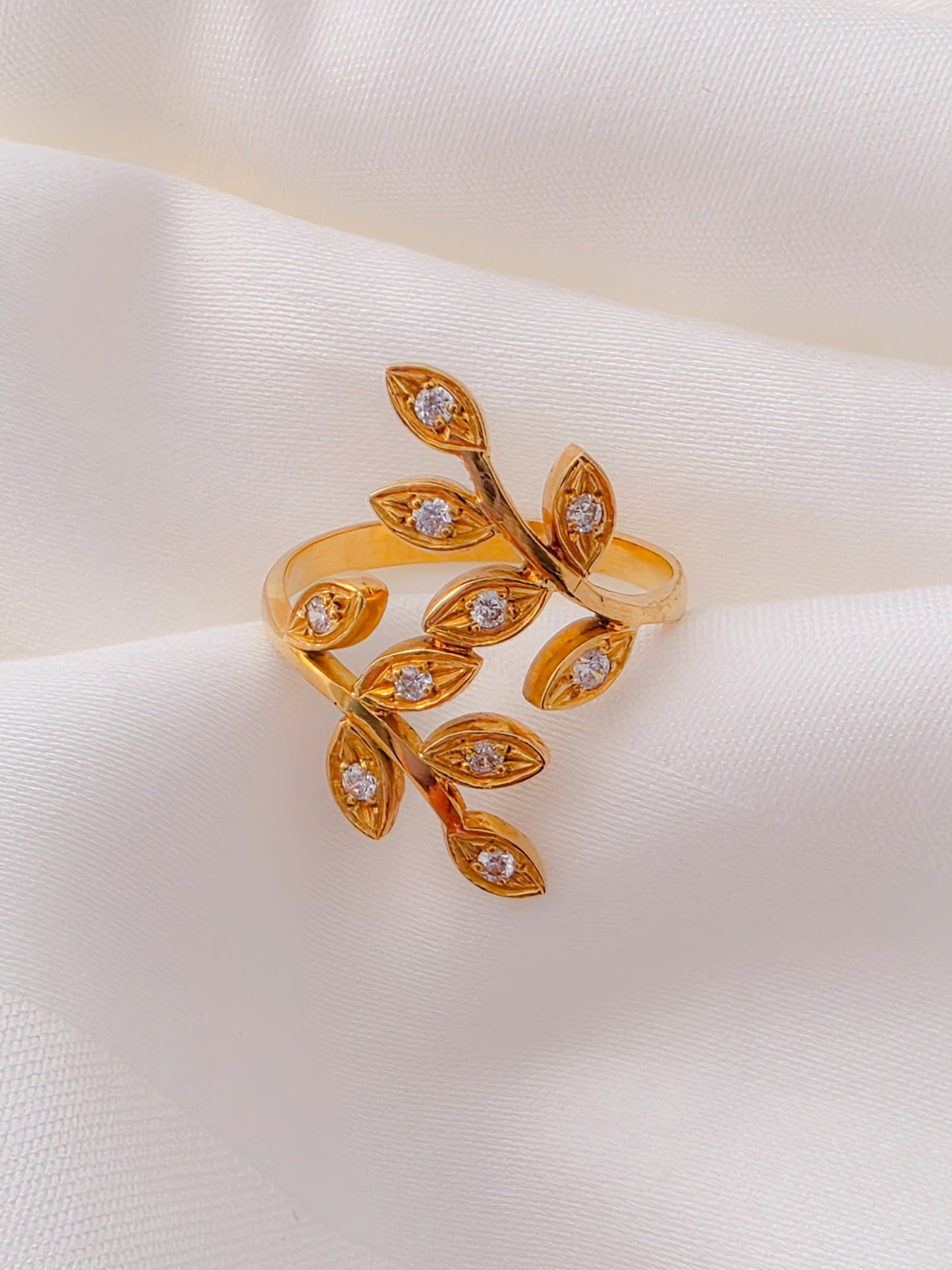 Olive leaves Gold 18k Ring with Crystal stones.