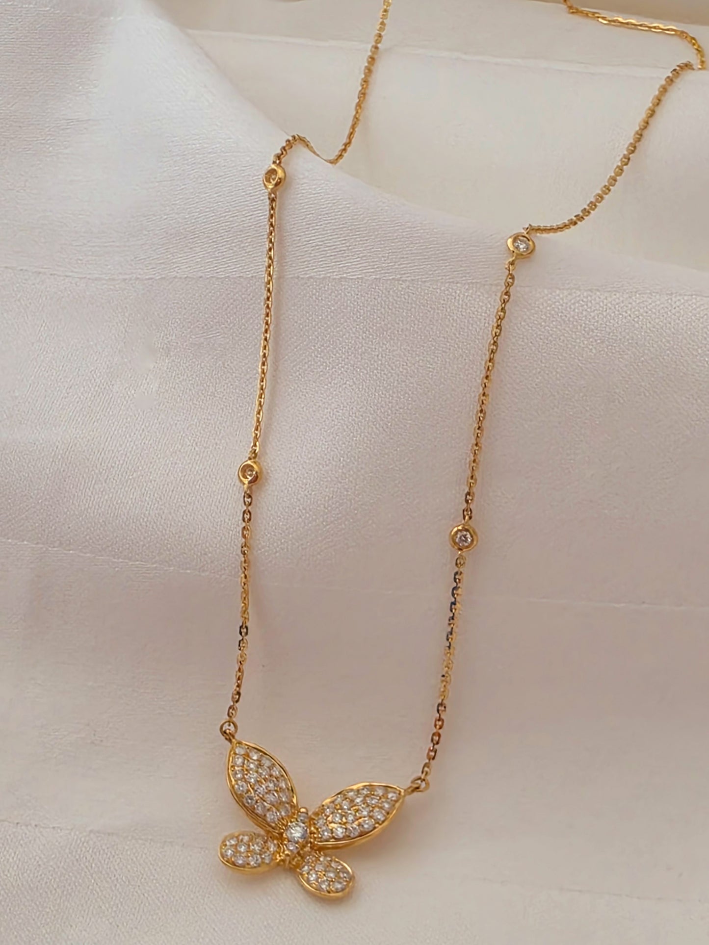 "Luminous Butterfly Whisper Necklace 18k gold and diamond "