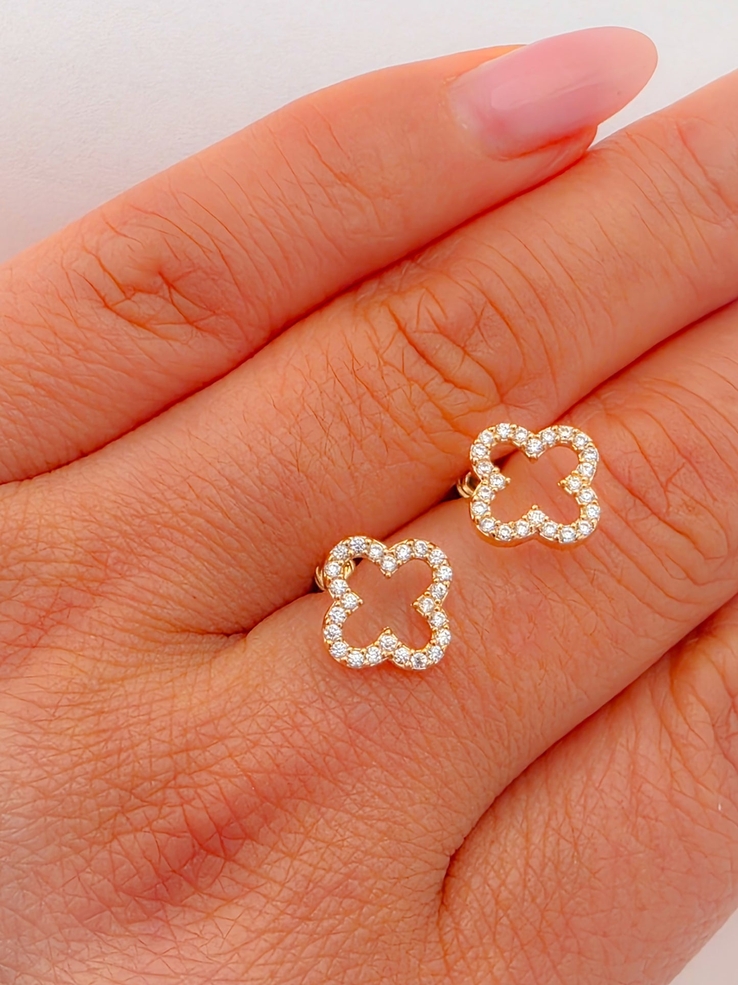 Little Clover Glow Earrings 14k gold with Cz