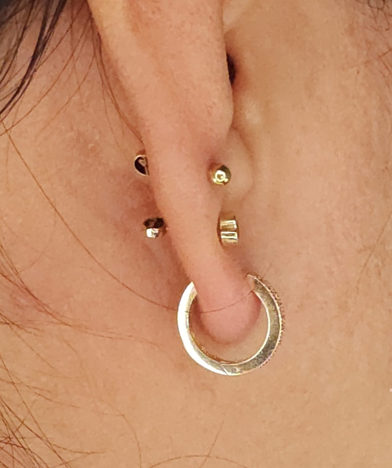Gold Earring with Crystal stones.