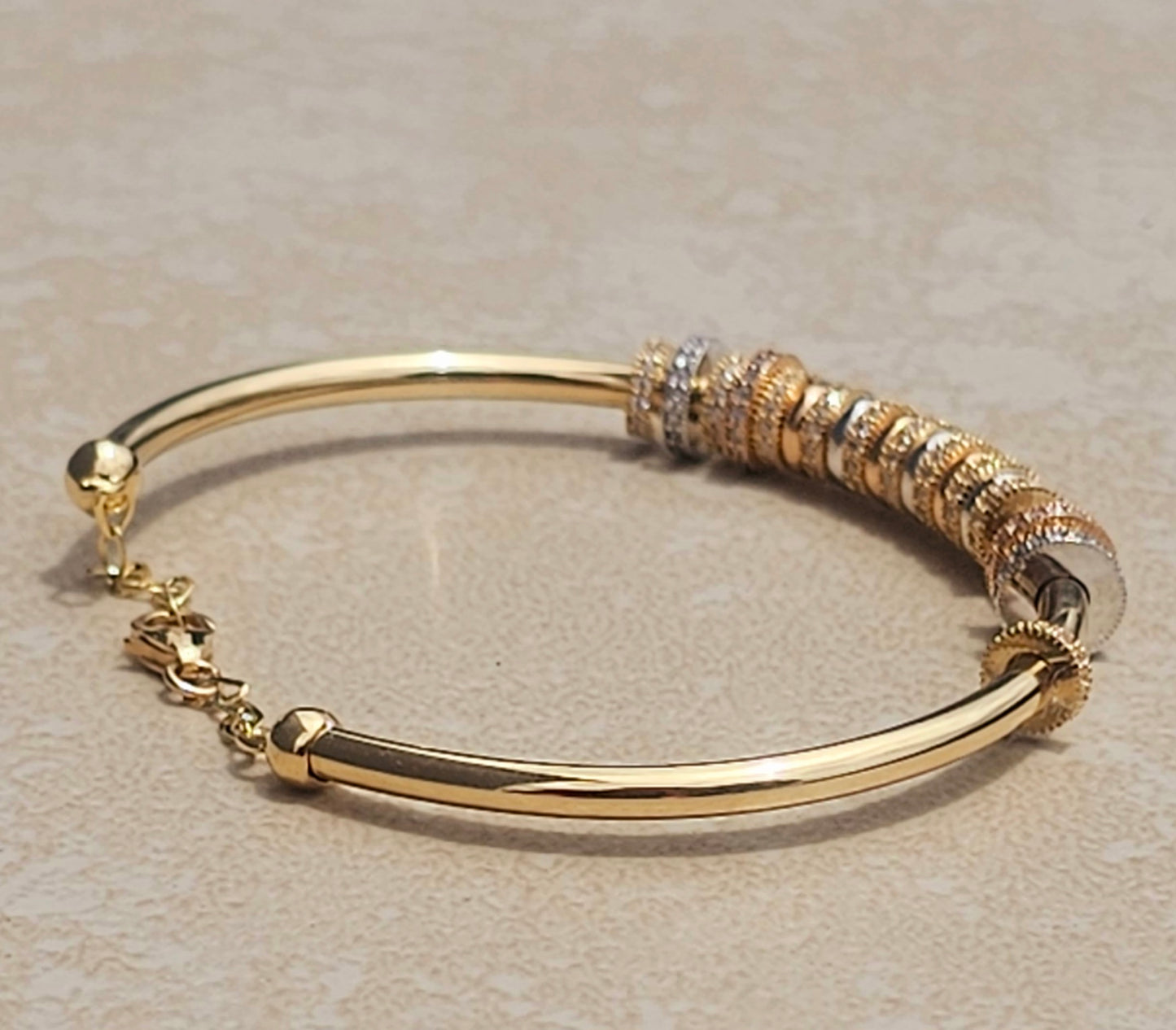 Punera Cuff con dijes movibles