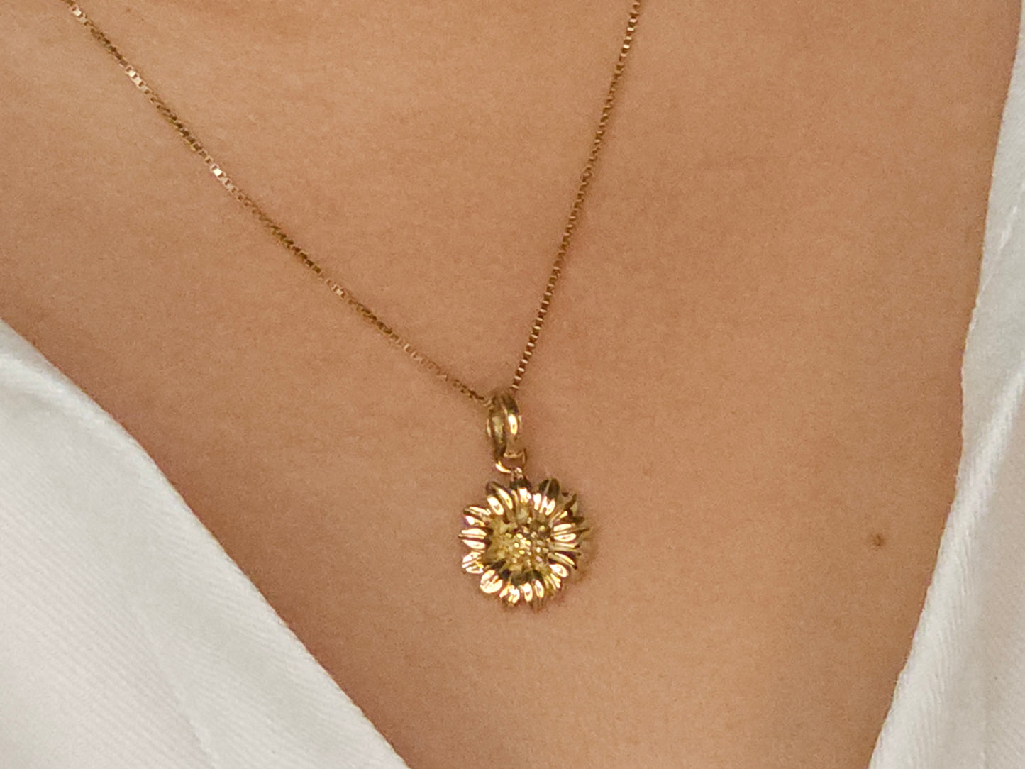 Veneciana Necklace with Sunflower Pendant.