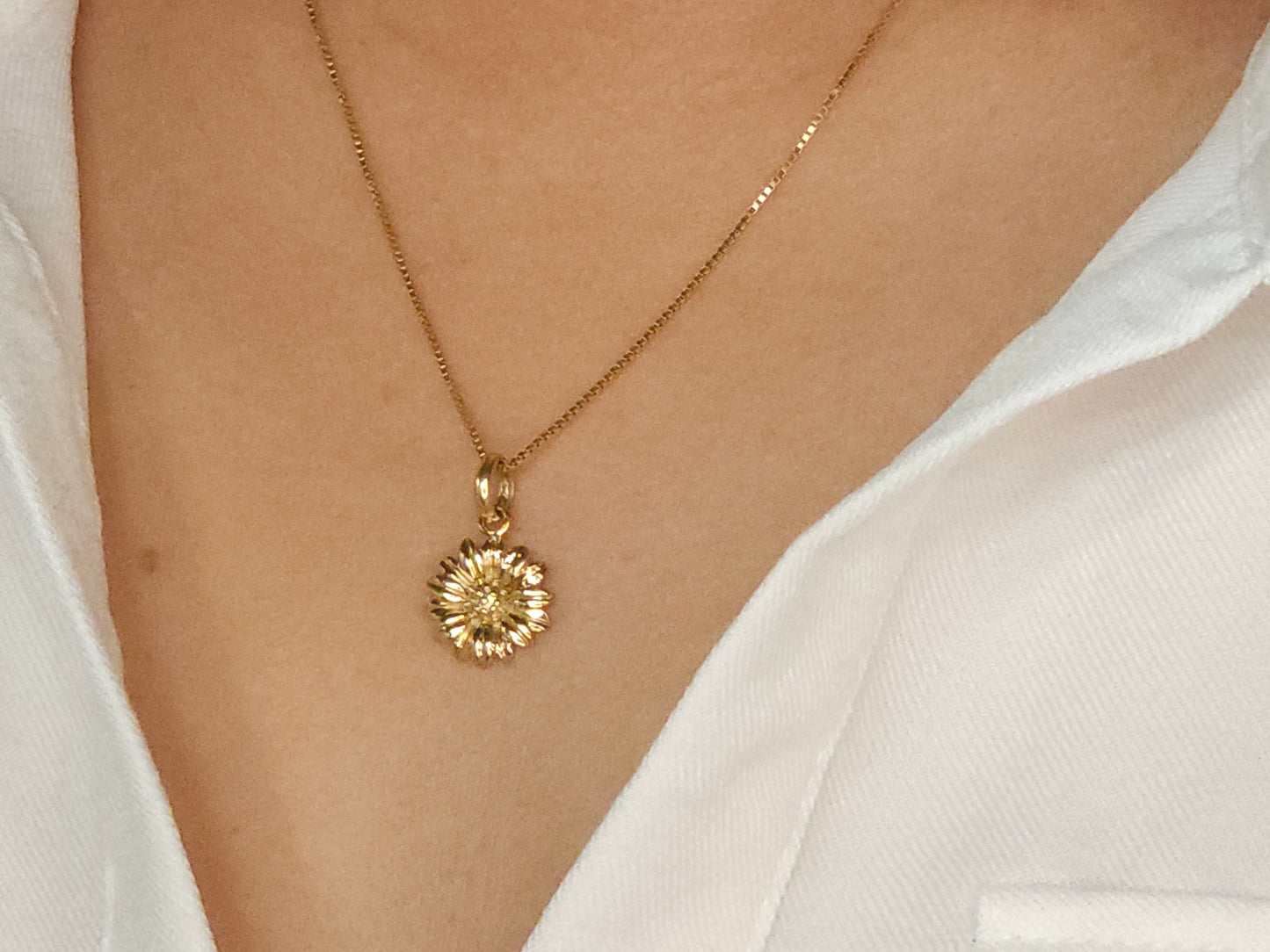 Veneciana Necklace with Sunflower Pendant.
