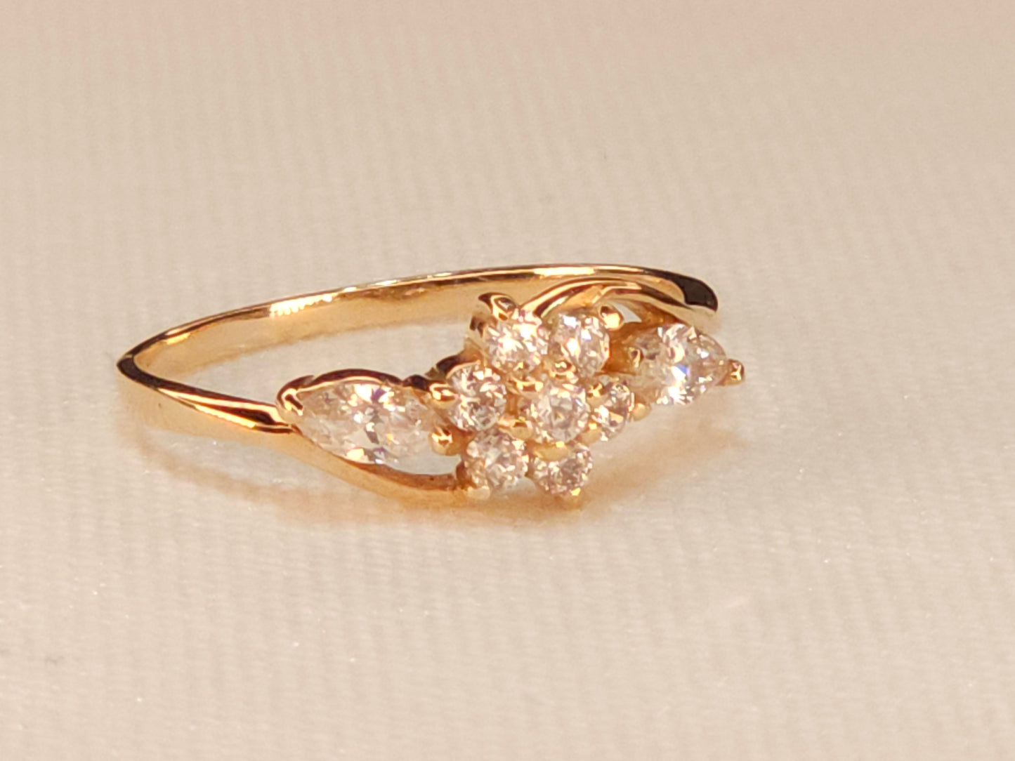 Rose Cristal Golden Ring with 2 side cristals.