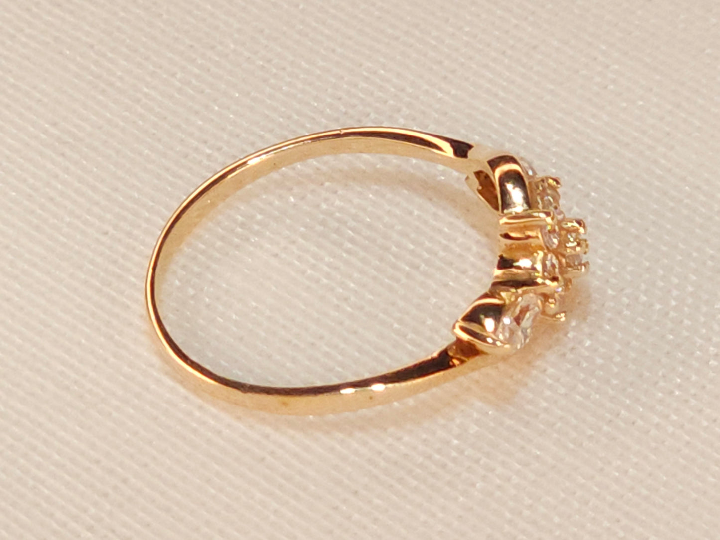 Rose Cristal Golden Ring with 2 side cristals.