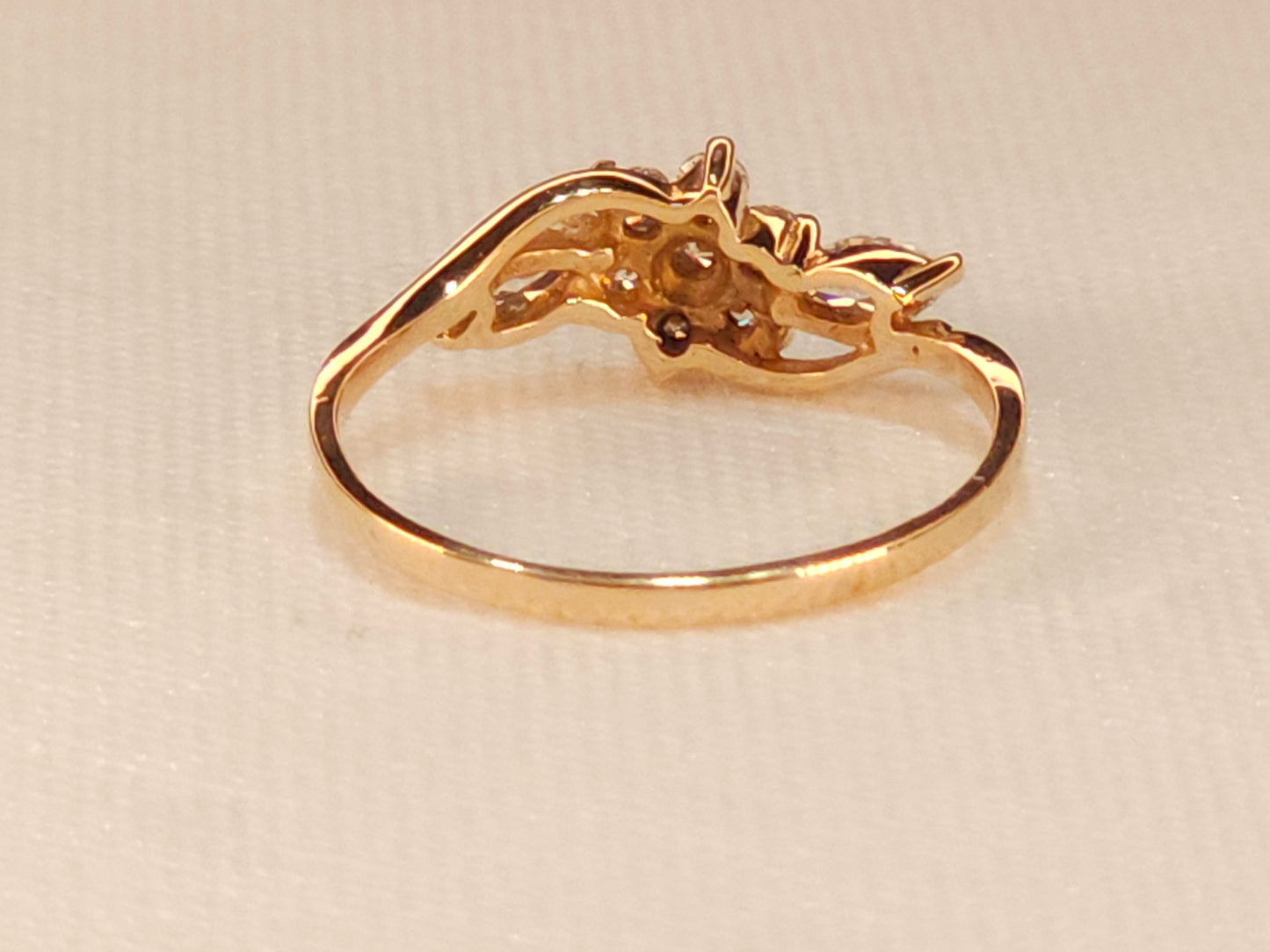 Rose Cristal Golden Ring with 2 side cristals.