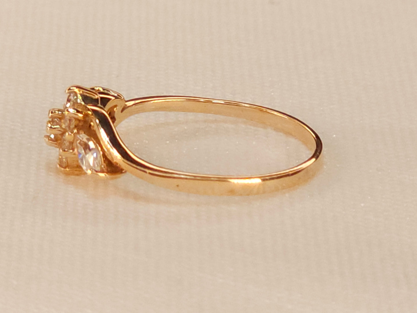 Rose Cristal Golden Ring with 2 side cristals.