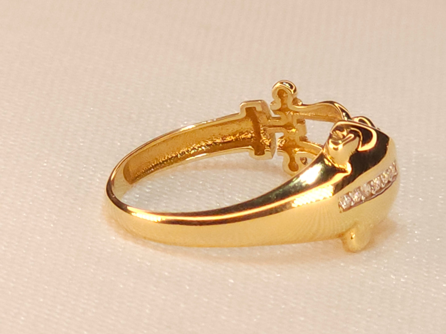 Gold Panther Ring with Crystals.