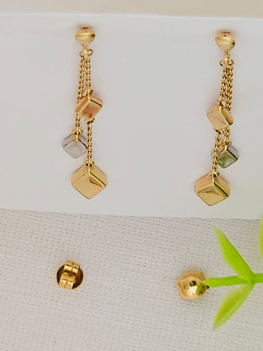 Aretes Colgantes con hojuelas en 3 tonos.