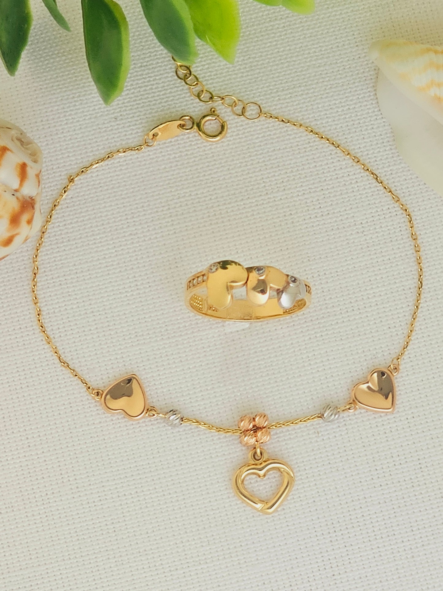 Pulsera Oro Diamantado con 3 Corazones en 3 tonos.