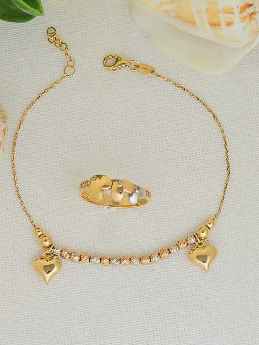 Pulsera con Esferas Diamantadas y Dijes de Corazon.