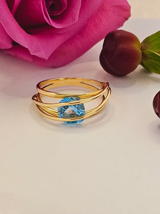 Unique Hawaiian Genuine Blue Topaz Ring, 18k Gold solid