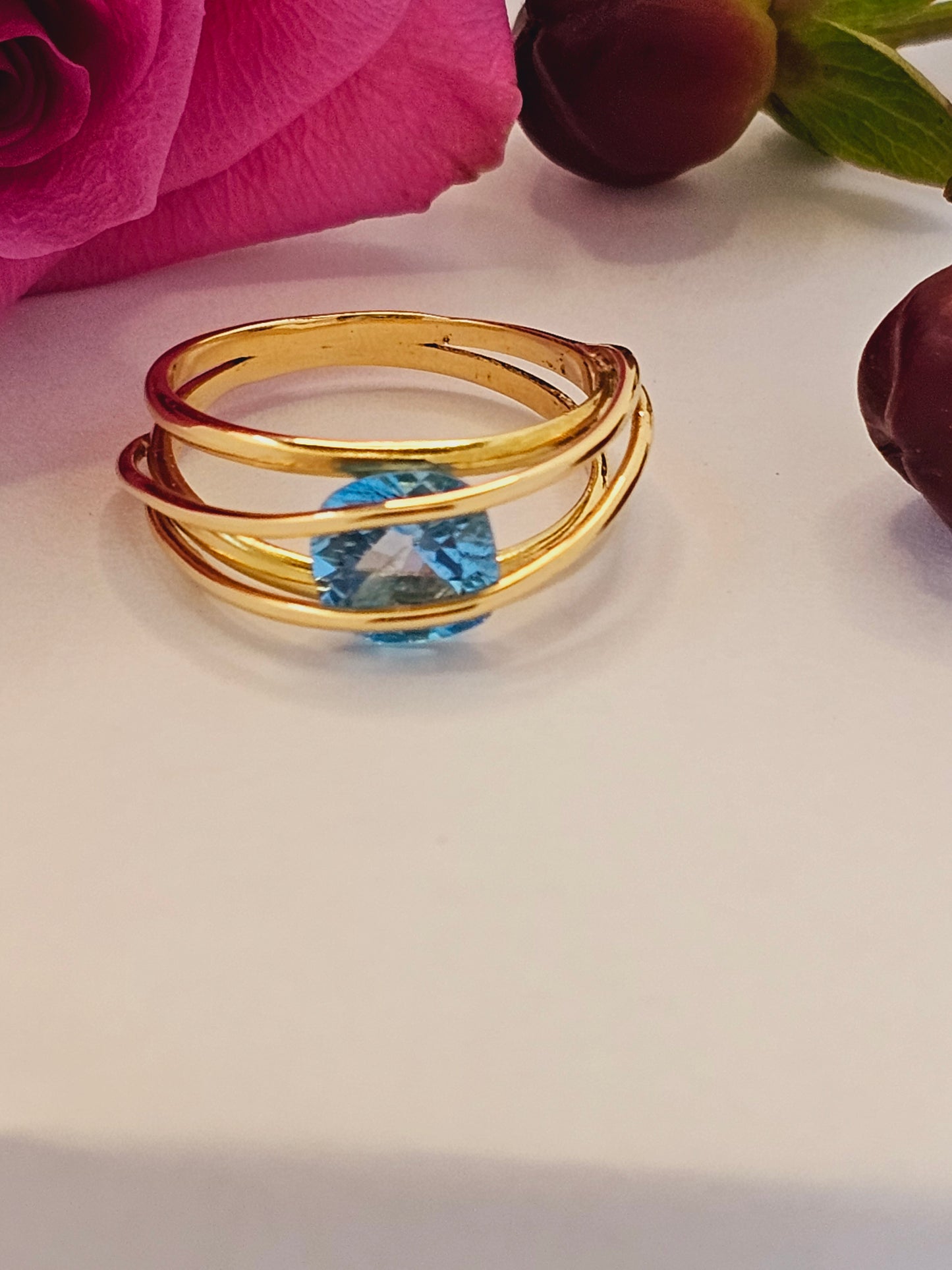 Unique Hawaiian Genuine Blue Topaz Ring, 18k Gold solid