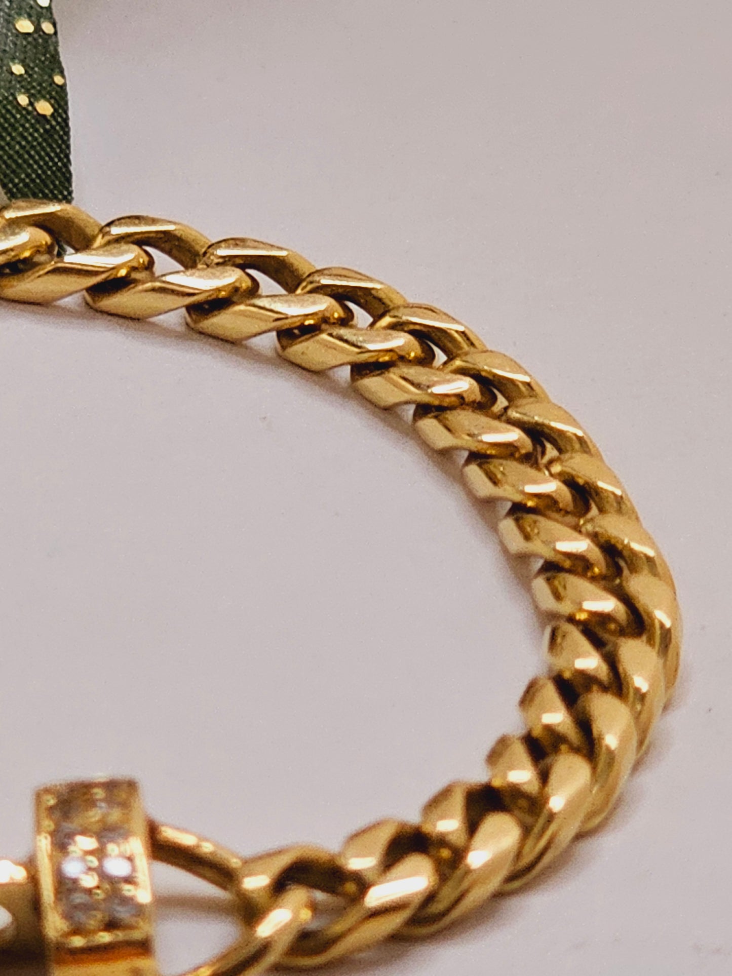 Chain Sofis Bracelete gold with oval zircon.