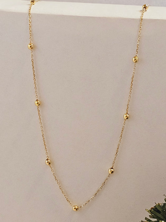 Chain choker with spheres