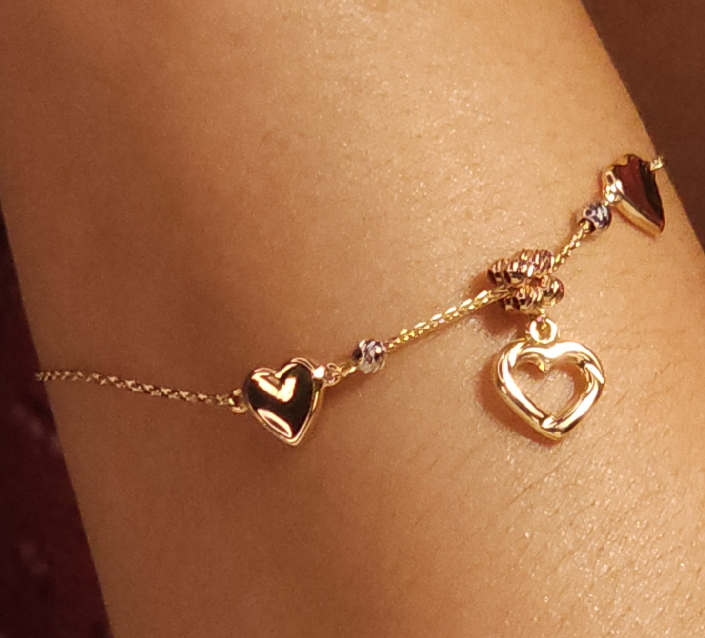 Pulsera Oro Diamantado con 3 Corazones en 3 tonos.