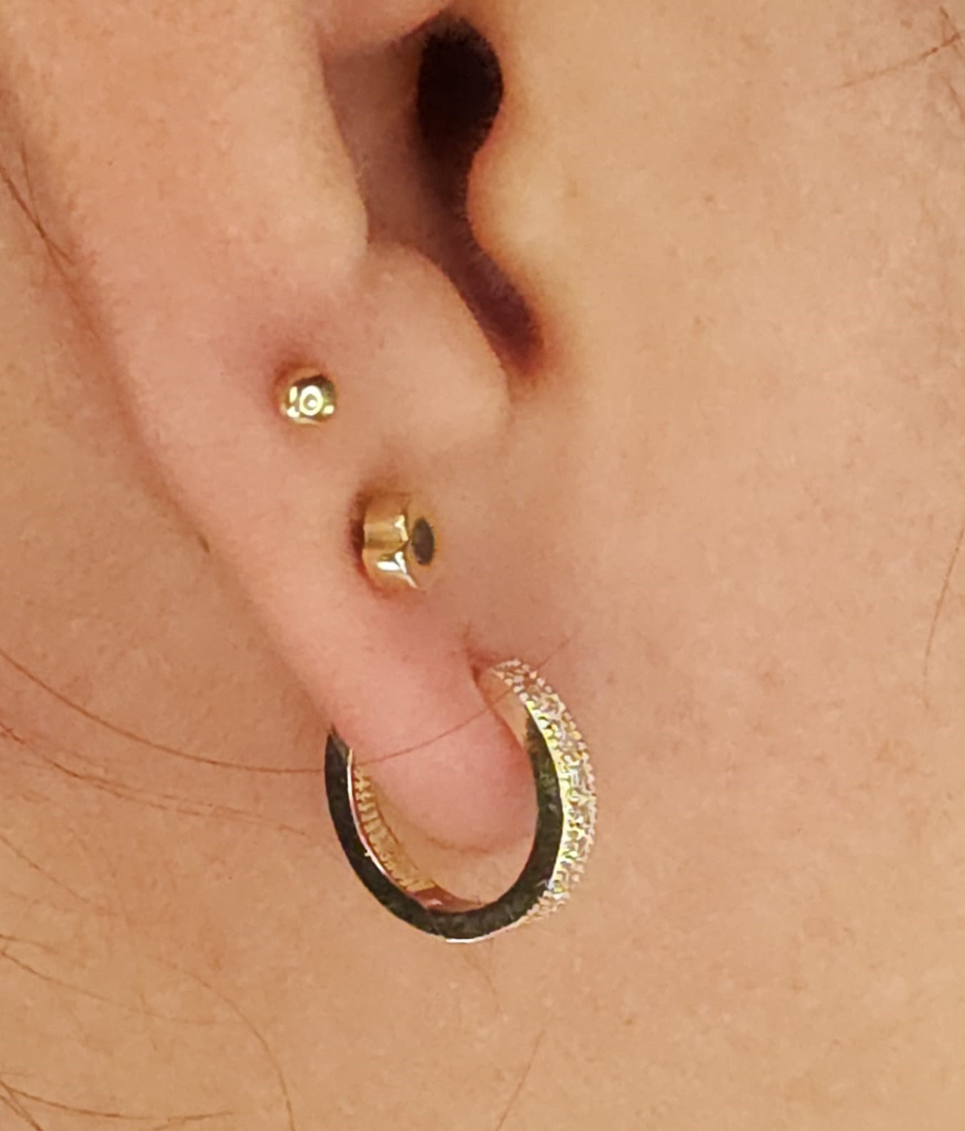 Gold Earring with Crystal stones.