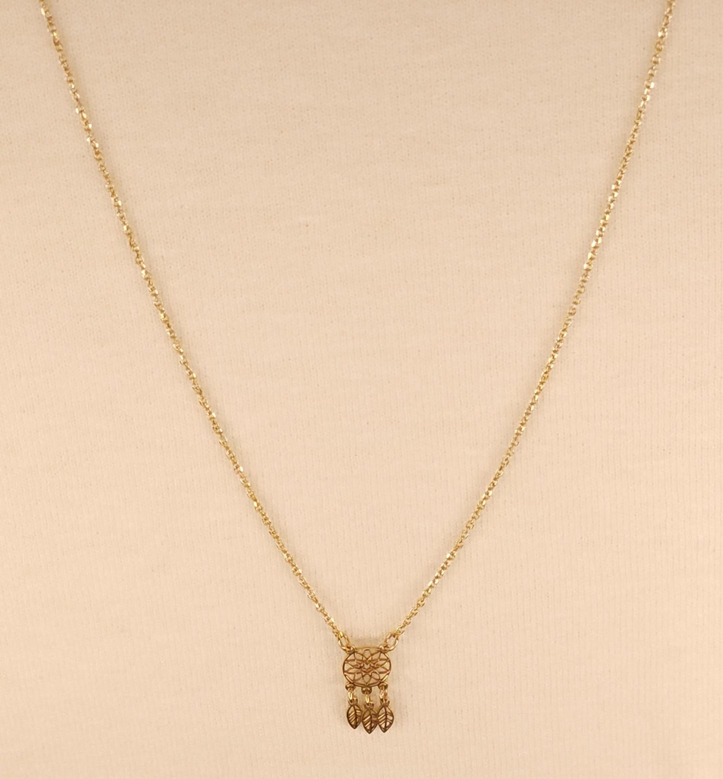 Necklace Mandala with 3 leaves.