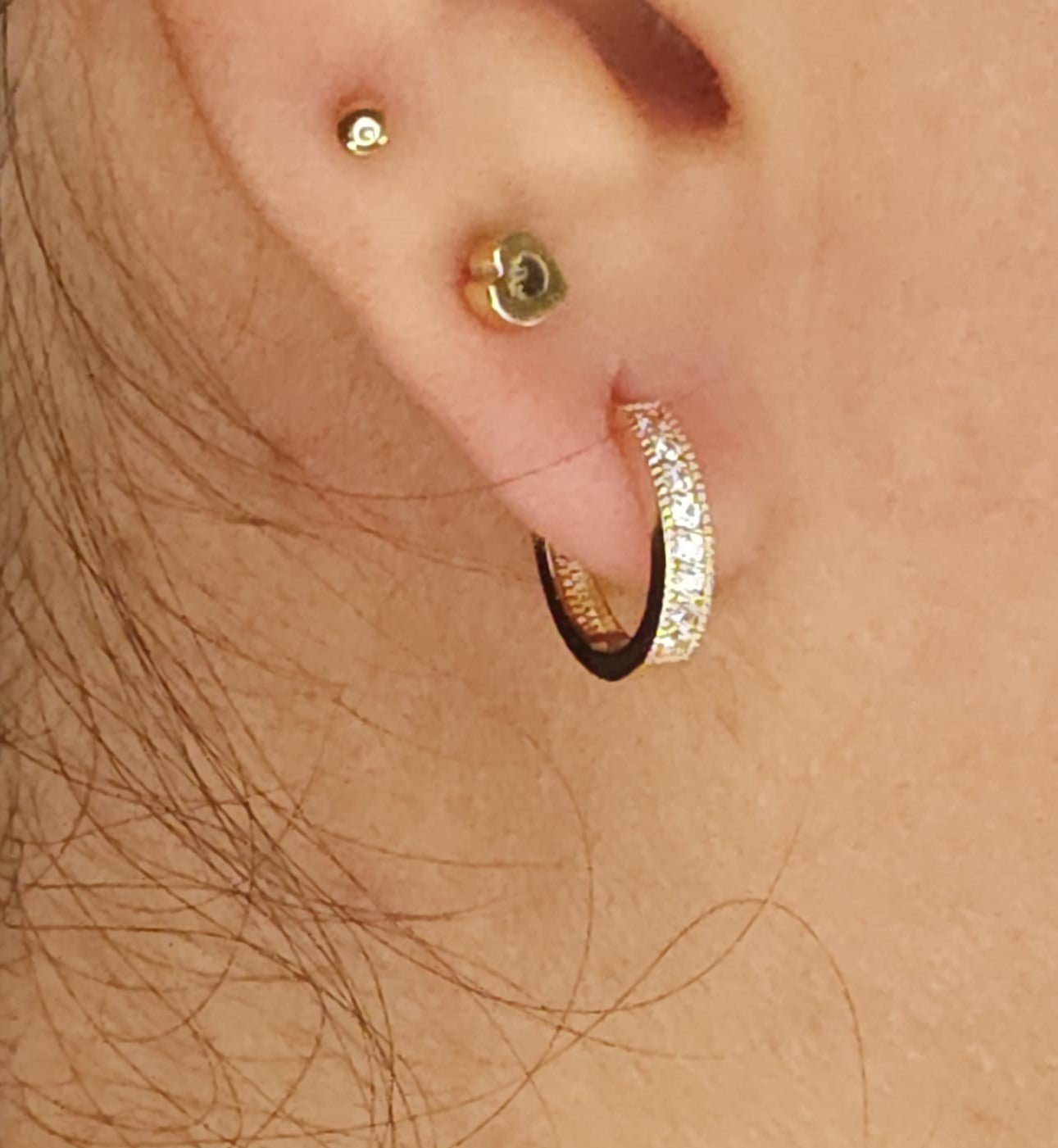 Gold Earring with Crystal stones.