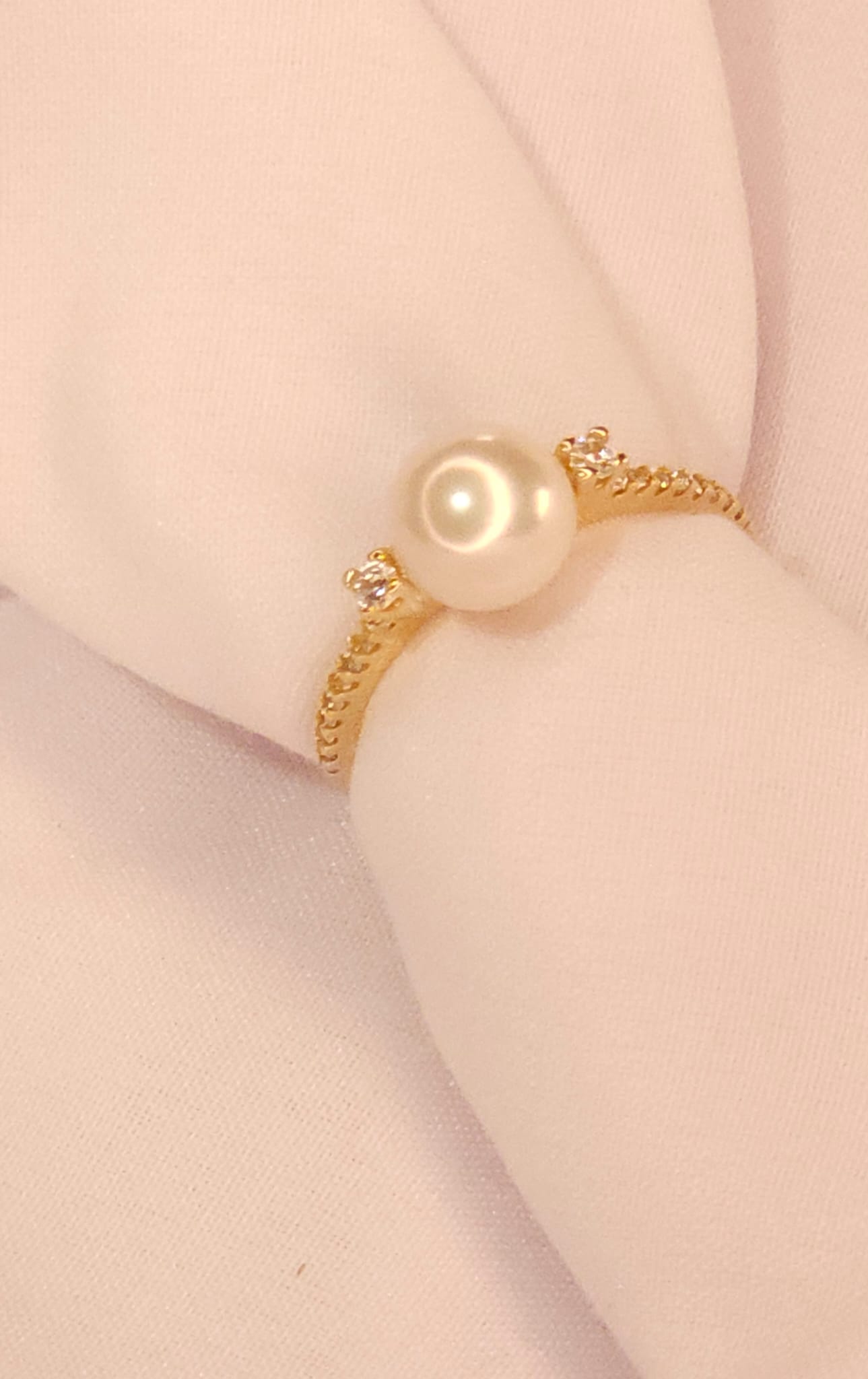 Gold Ring with Pearl and Crystal stones.