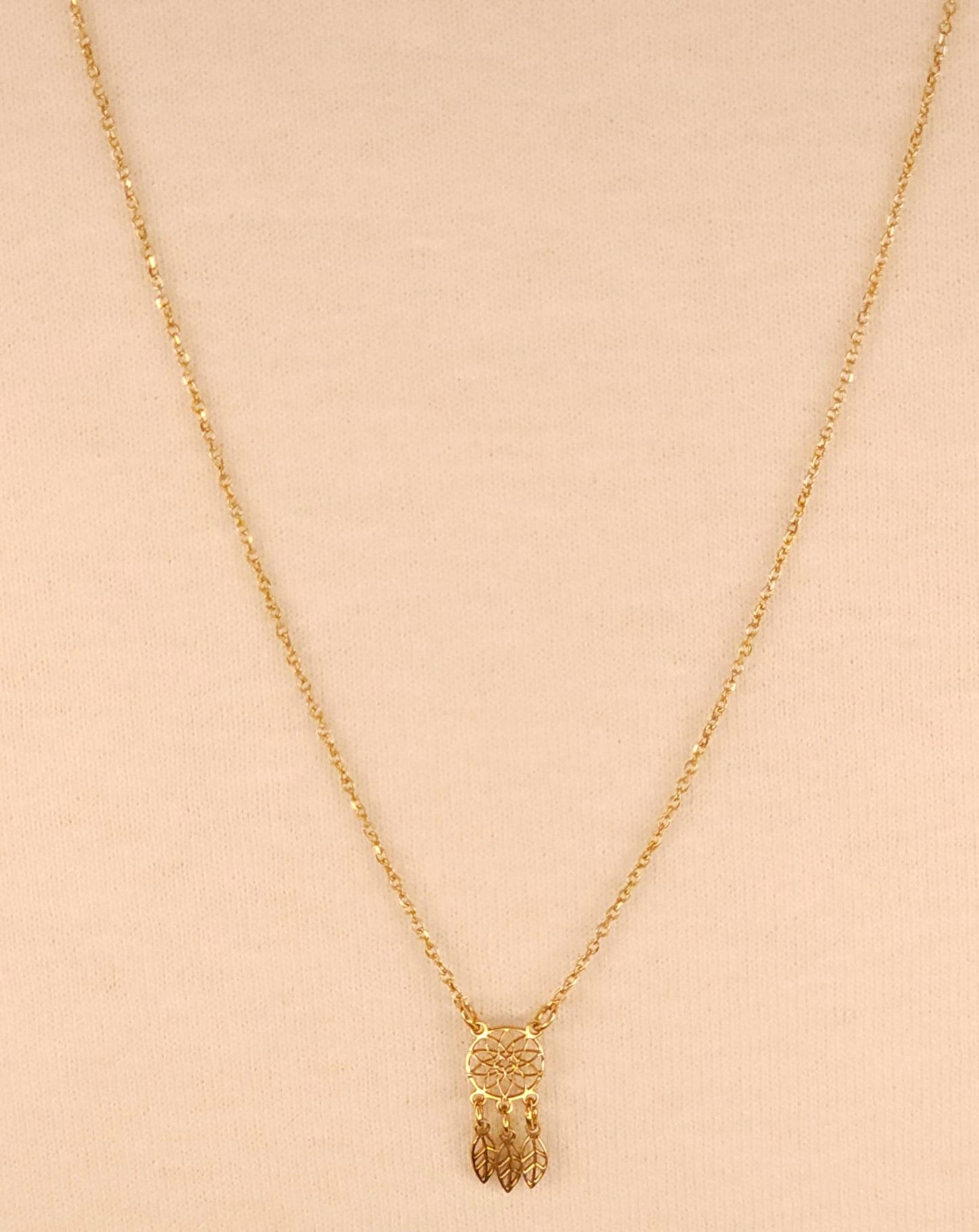 Necklace Mandala with 3 leaves.