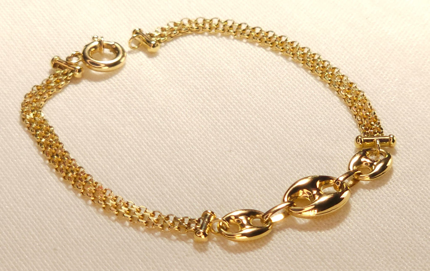 Bracelet correa con 3 botones.