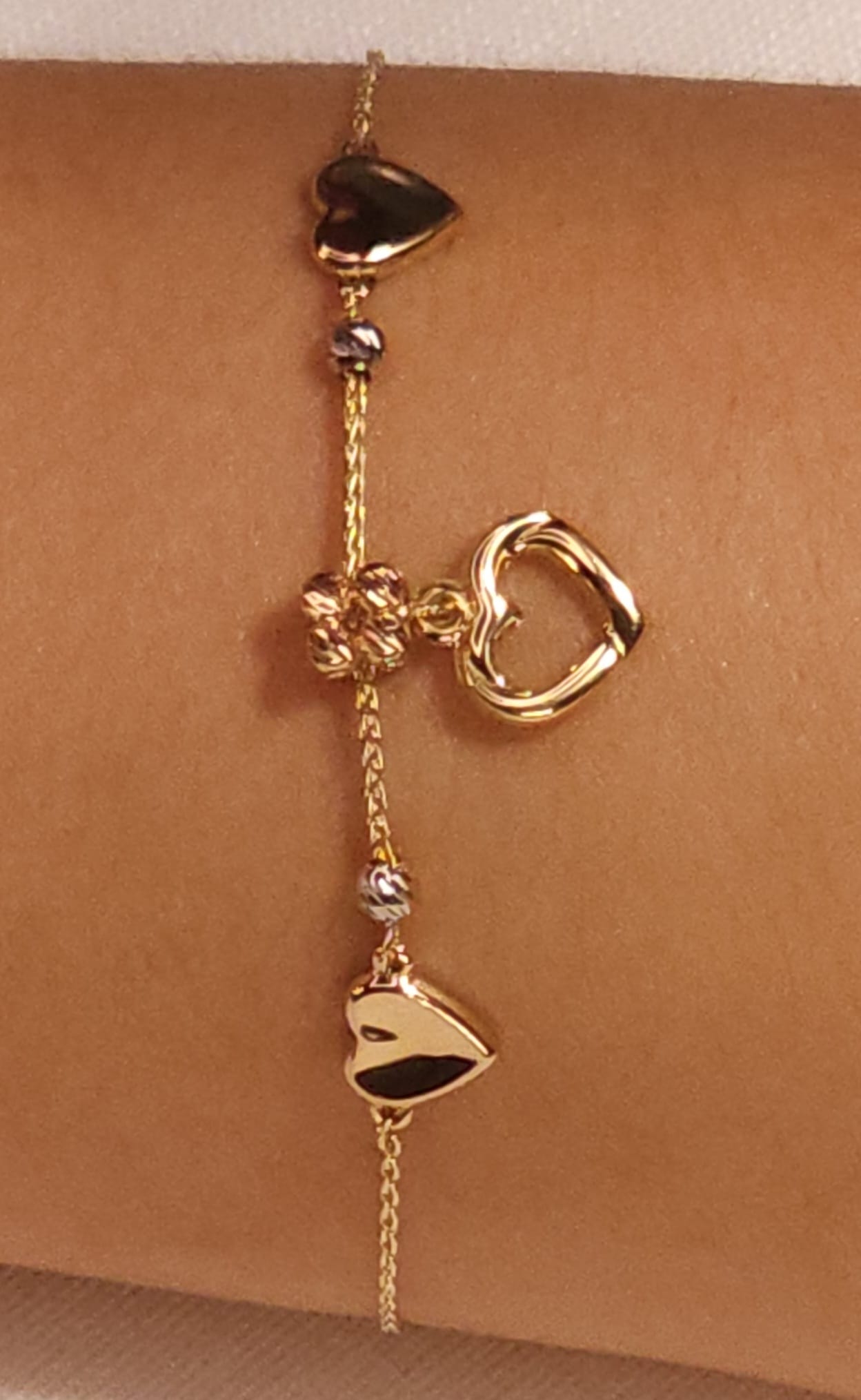 Pulsera Oro Diamantado con 3 Corazones en 3 tonos.