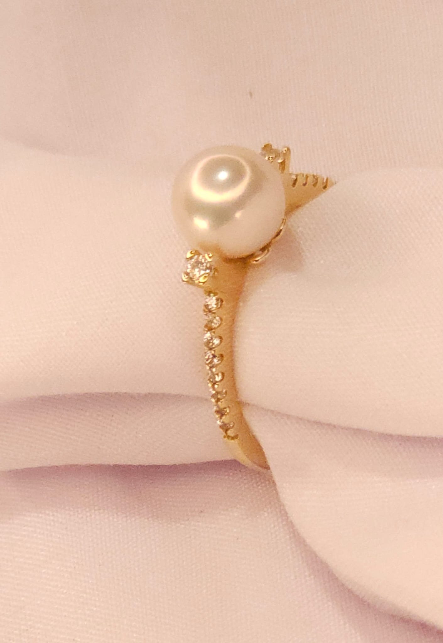 Gold Ring with Pearl and Crystal stones.