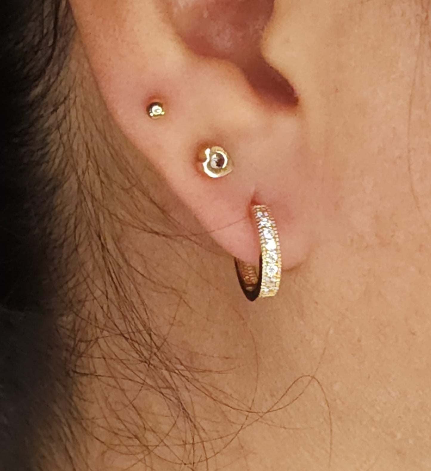Gold Earring with Crystal stones.