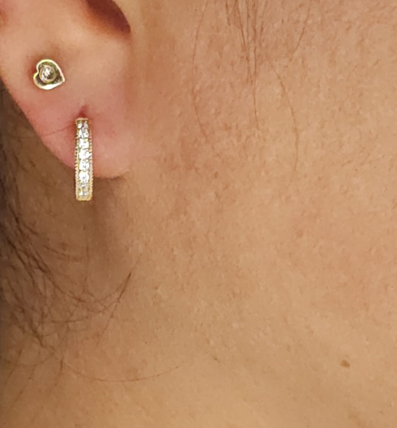 Gold Earring with Crystal stones.