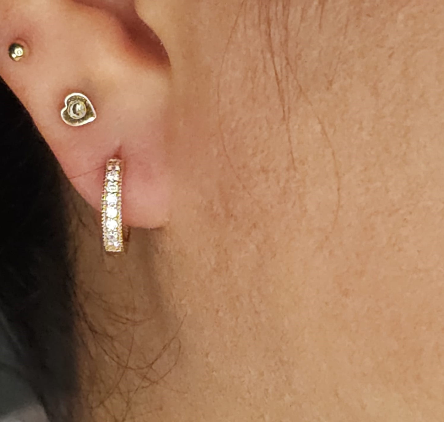 Gold Earring with Crystal stones.