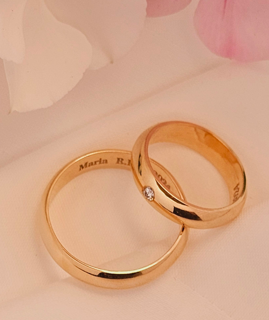18k solid gold wedding ring set,with diamonds natural.