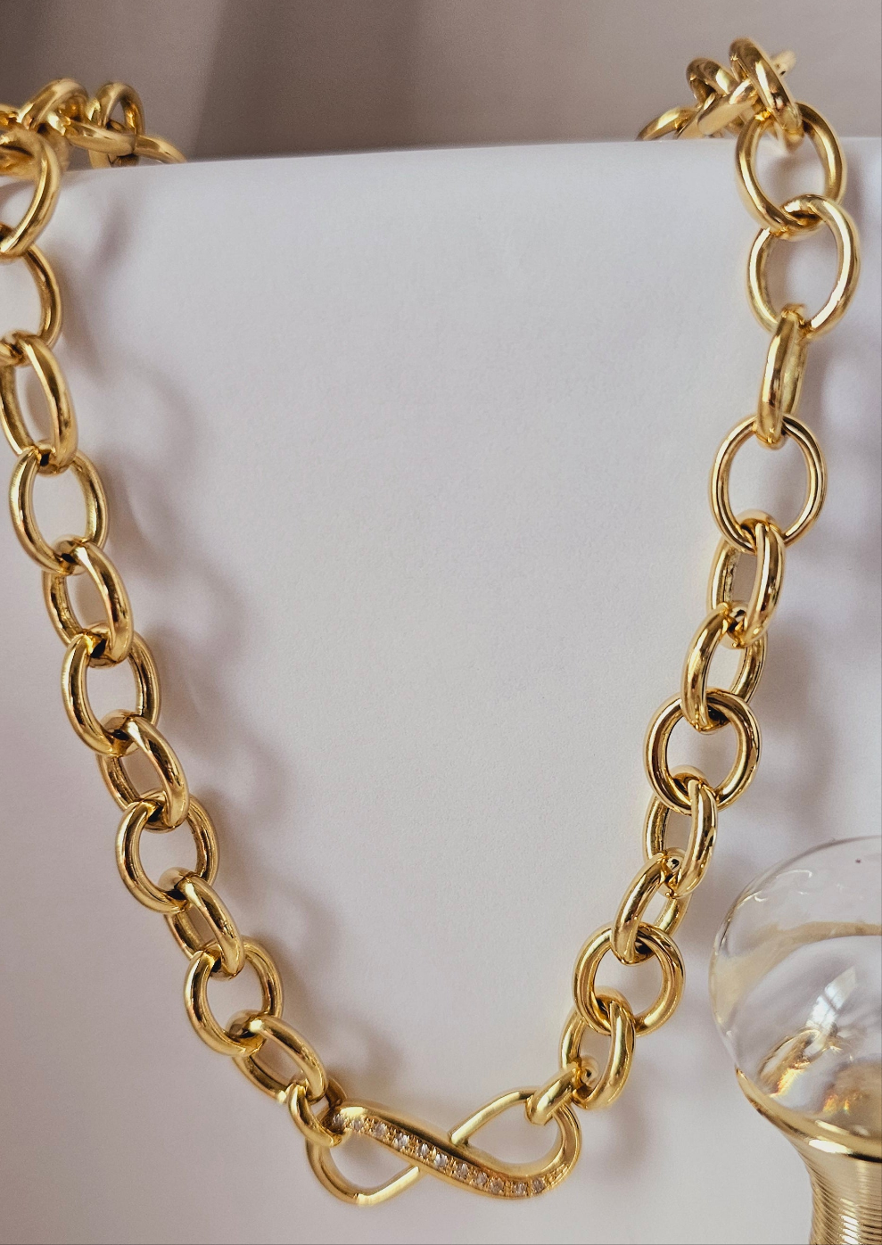 Chain with hoops and infinity pendant for women in 18k gold