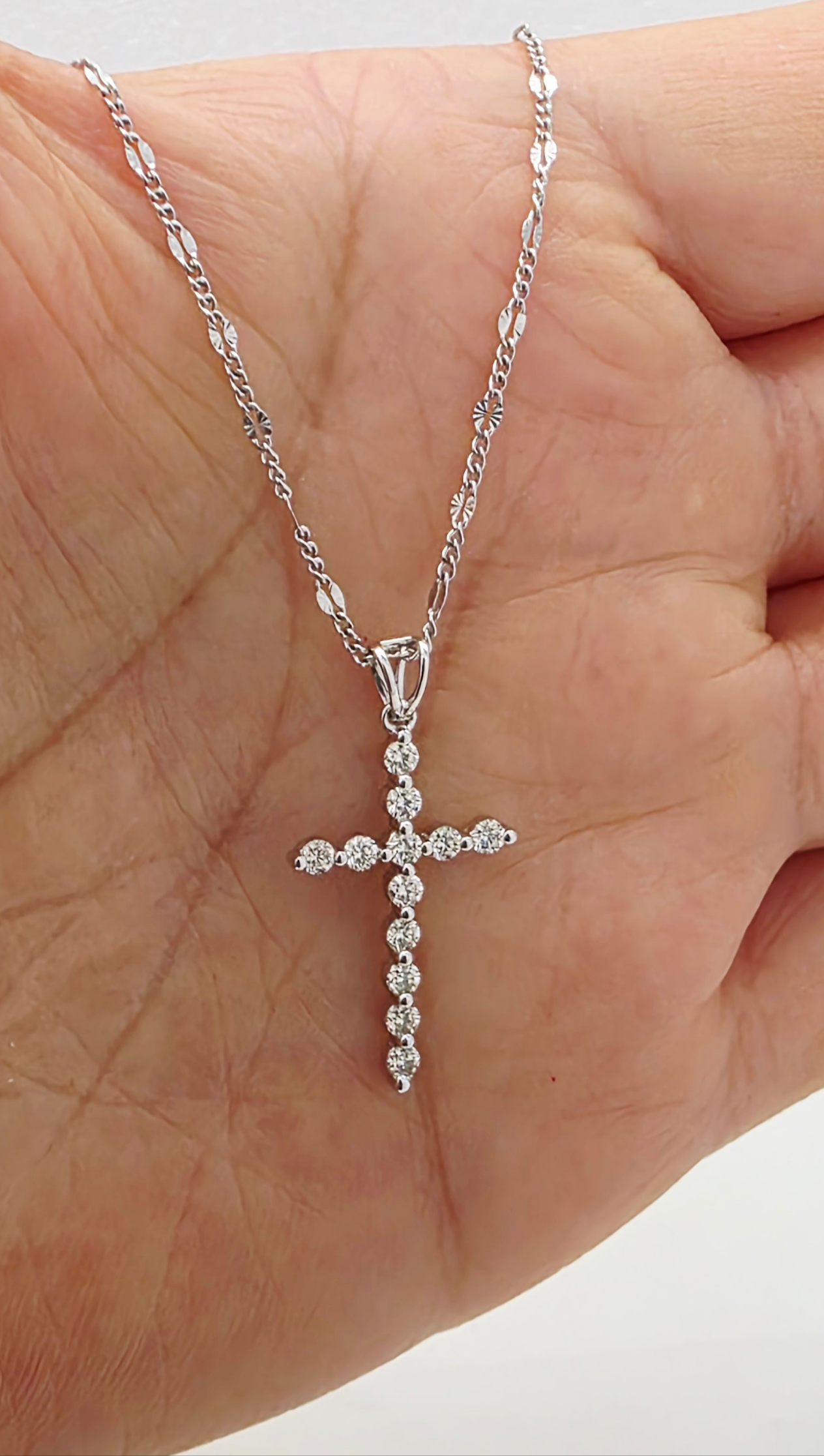 Cross pendant gold white 18k with diamond natural