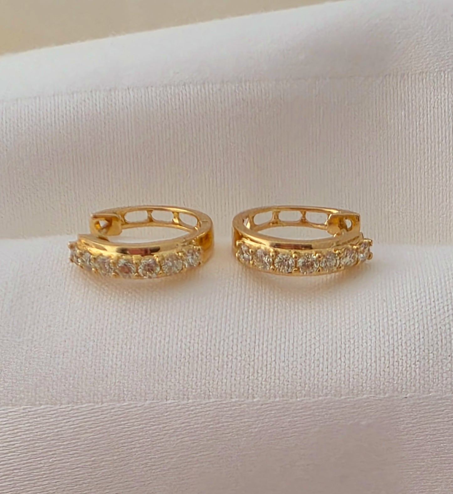 18k Gold Diamond Huggie Hoop Earrings.