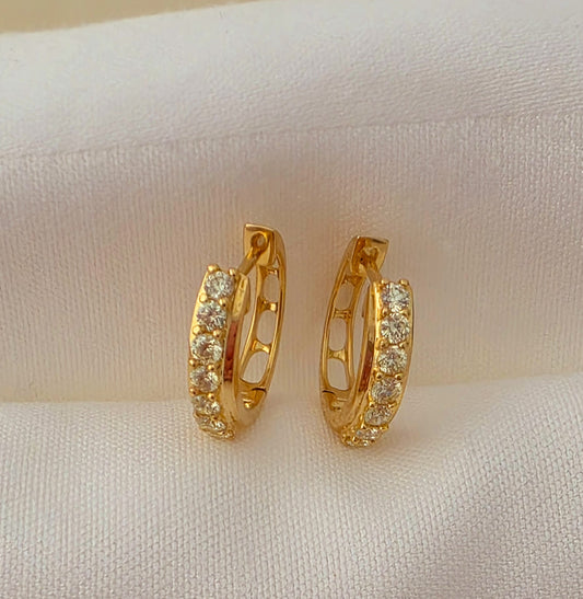 18k Gold Diamond Huggie Hoop Earrings.