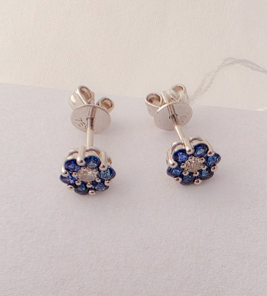 18k Gold Sapphire Flower Stud Earrings.