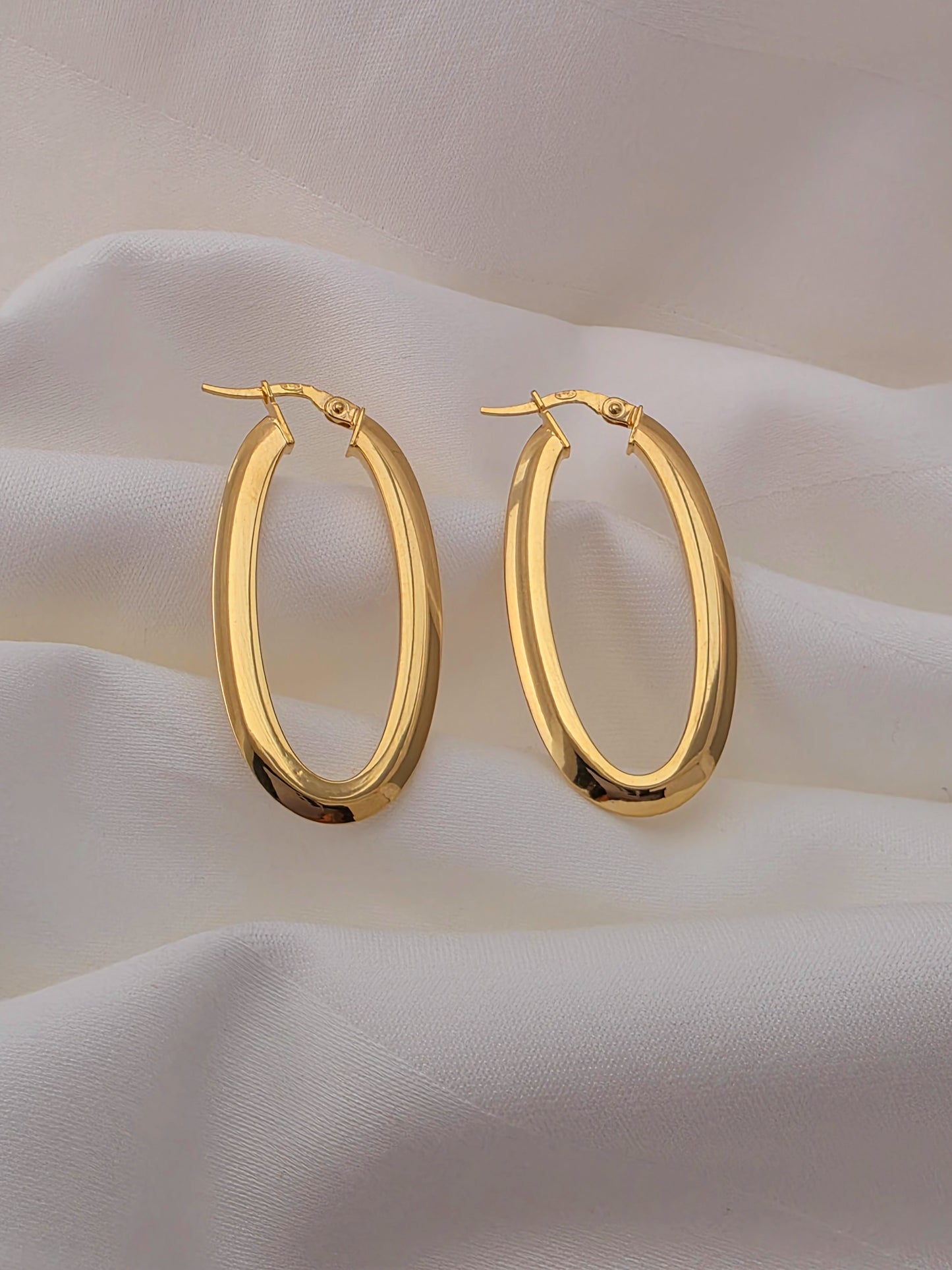 Classic Gold Oval Hoop Earrings 14k gold